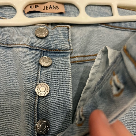 Medium wash never worn jeans - Picture 3 of 4